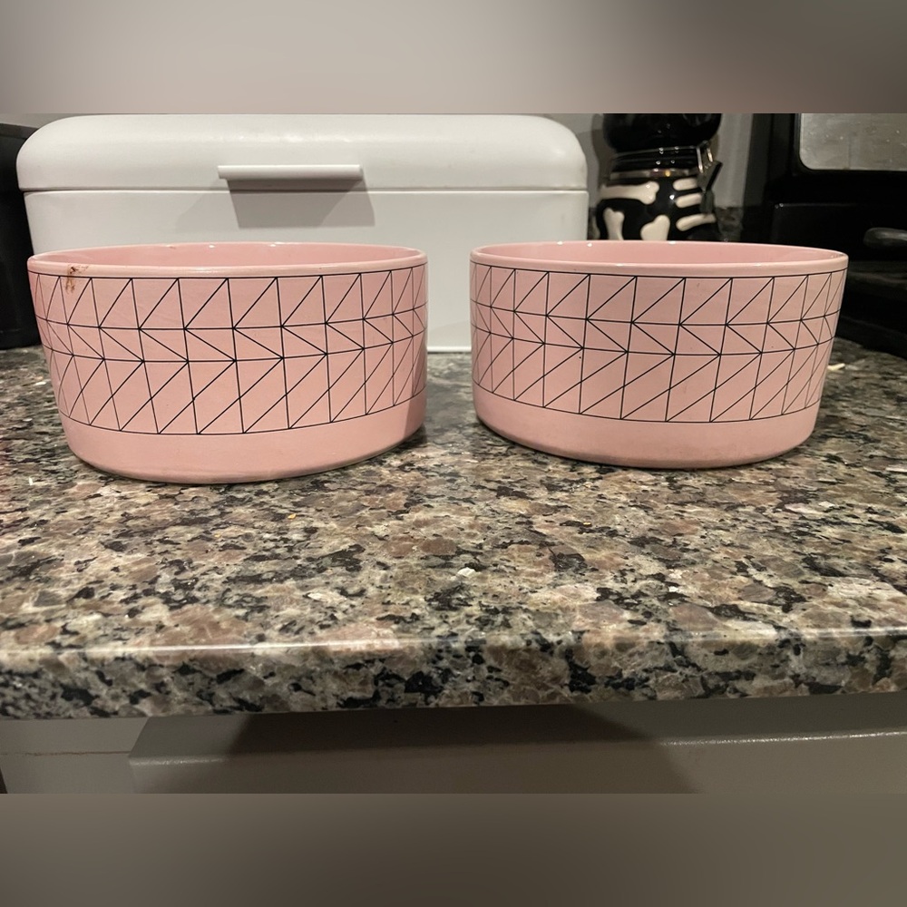 Medium pet bowl